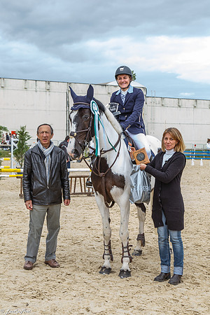 M. le Maire et Marie-France remmettent le prix.