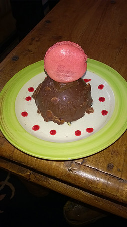 Rocher chocolat inclusion coulis de framboise
