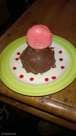 Rocher chocolat inclusion coulis de framboise